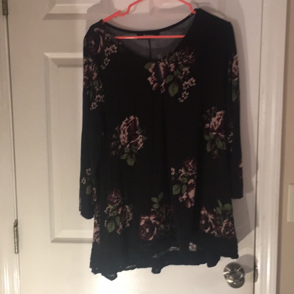 Black key hole floral shirt